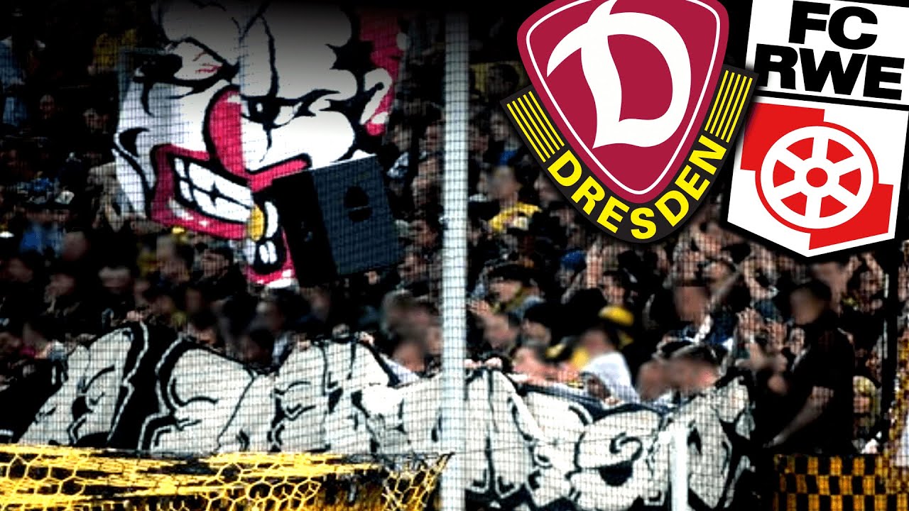 Wie Dynamo-Ultras eine Erfurter Zaunfahne w&auml;hrend des Spiels zogen...