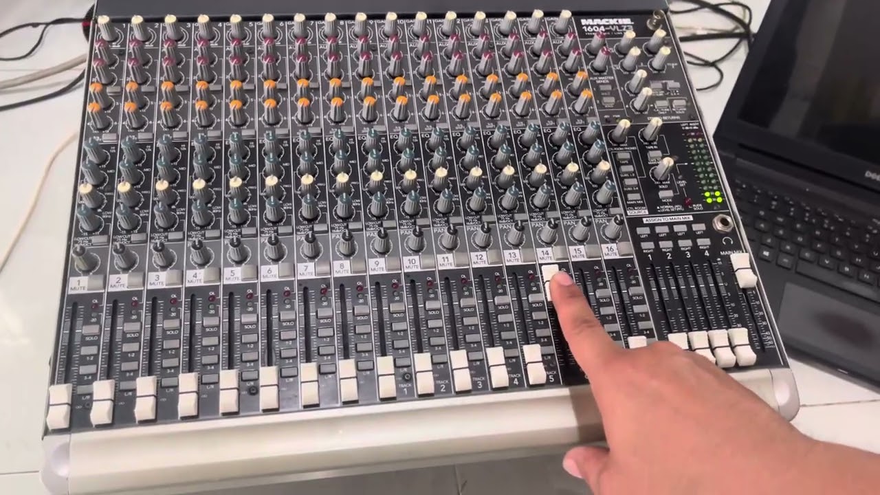 Thanh lý mixer Mackie 1604vlz3 máy đẹp rin ae quan tâm LH0377796447