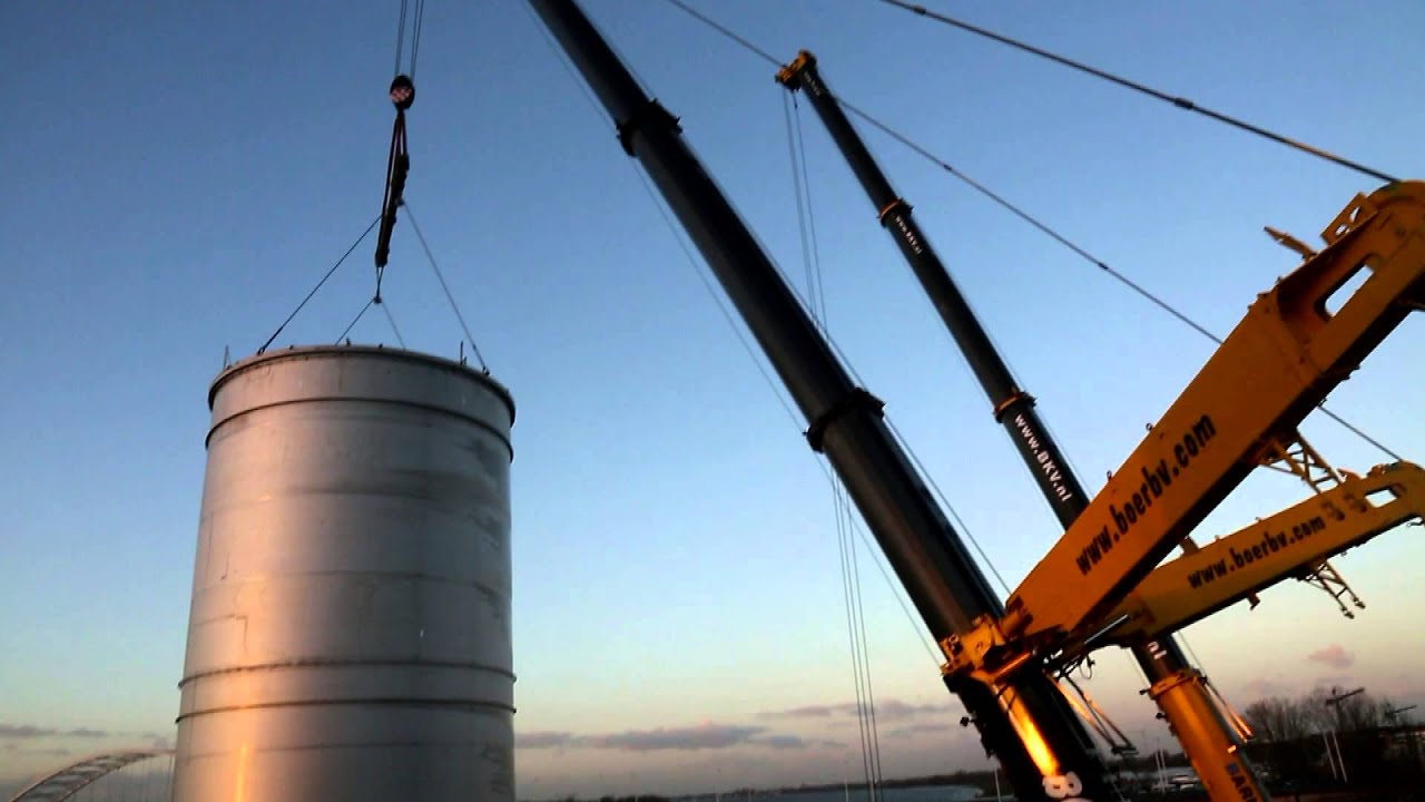 Boer BV: Tanks hijsen met 2x 400 tons telekranen in Gorinchem