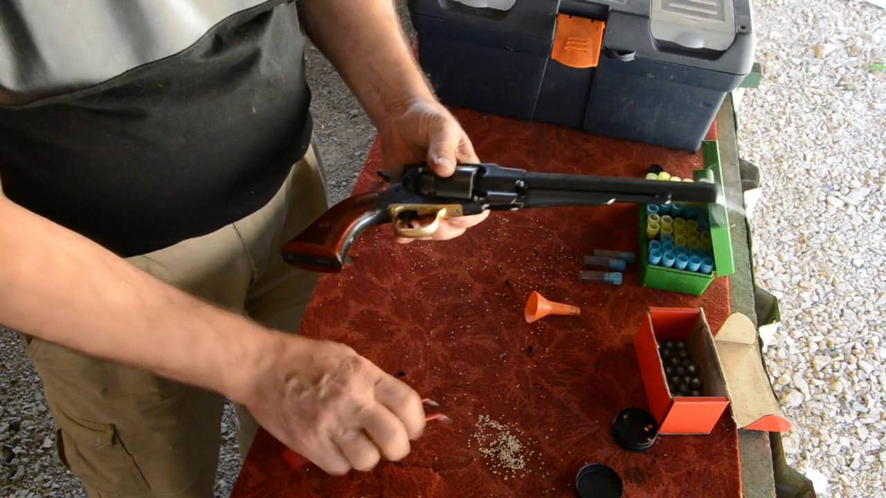 Chargement de mon révolver Remington 1858 à poudre noire