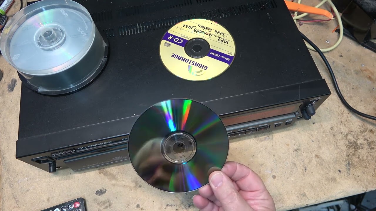 Профессиональный CD-рекордер TASCAM CDRW900SL