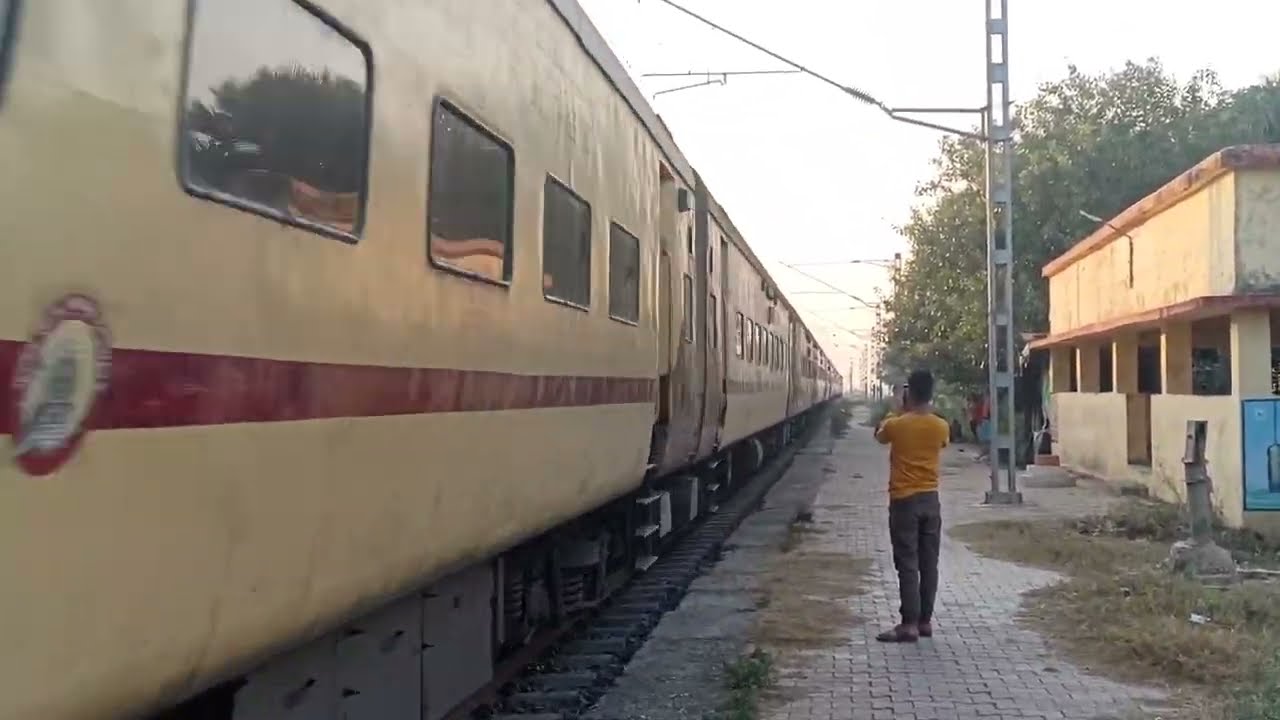 13024/GAYA-HOWRAH EXPRESS WITH WAP-5 AT HIGH SPEED #train #indianrailways