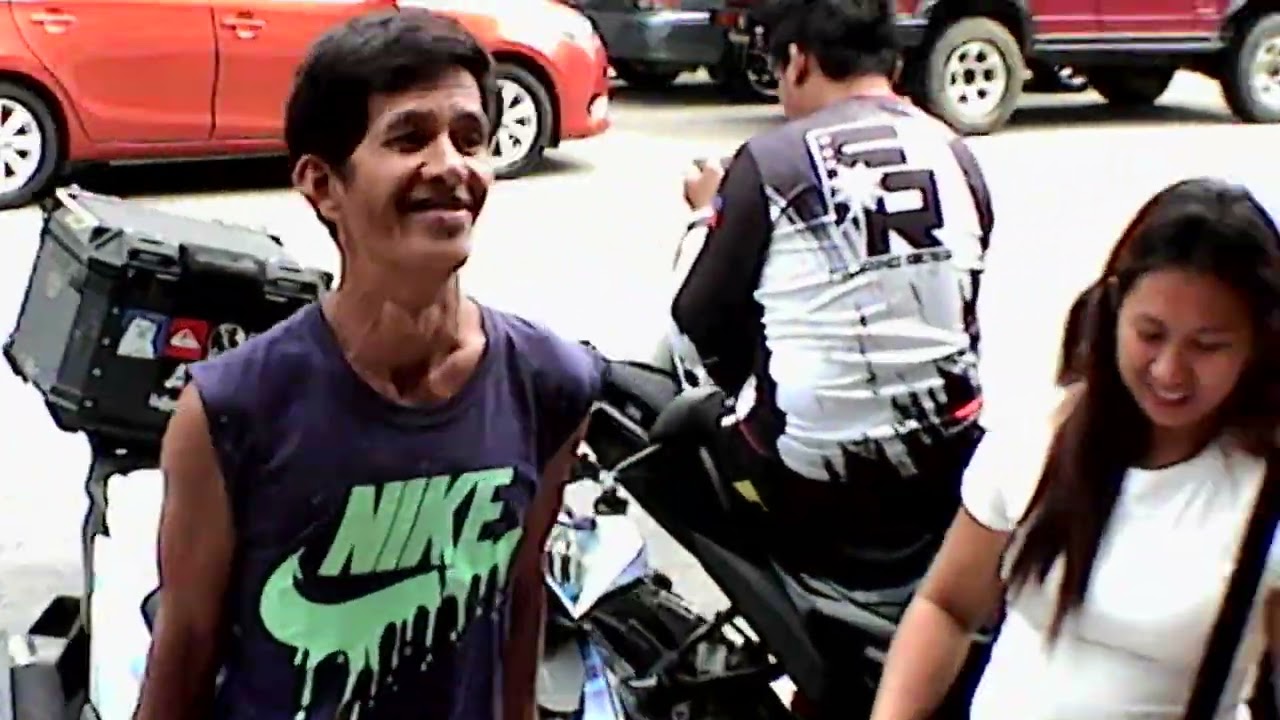 MOV00000 Graeme shopping at downtown Bacolod in the Philippines