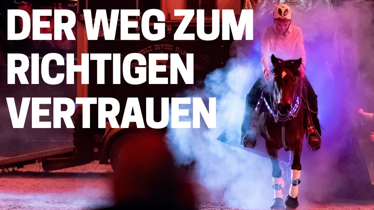 Im Galopp über eine Luftpolsterfolie |  Yvonne Gutsche | Vetrauen | Gestüt Tannenhof |