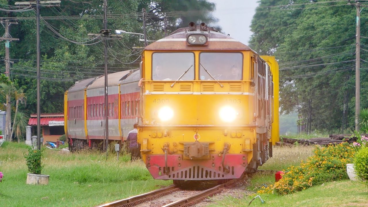 พาชมขบวนรถไฟรับน้อง ม.เชียงใหม่ 2568 | สถานีรถไฟเชียงใหม่ Thai train compilation