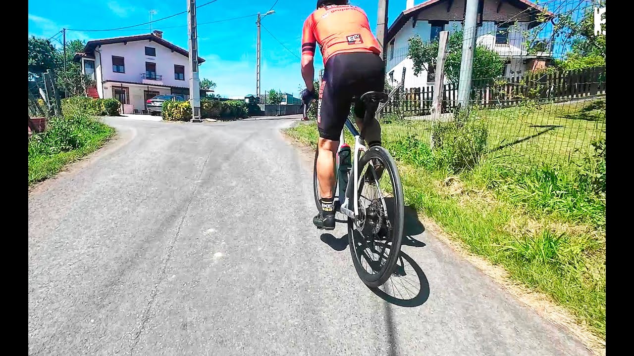 Hutchinson BlackBird Racing Lab Tubeless probamos los neumáticos con la tecnología Mach Tread 3.0 ⚡