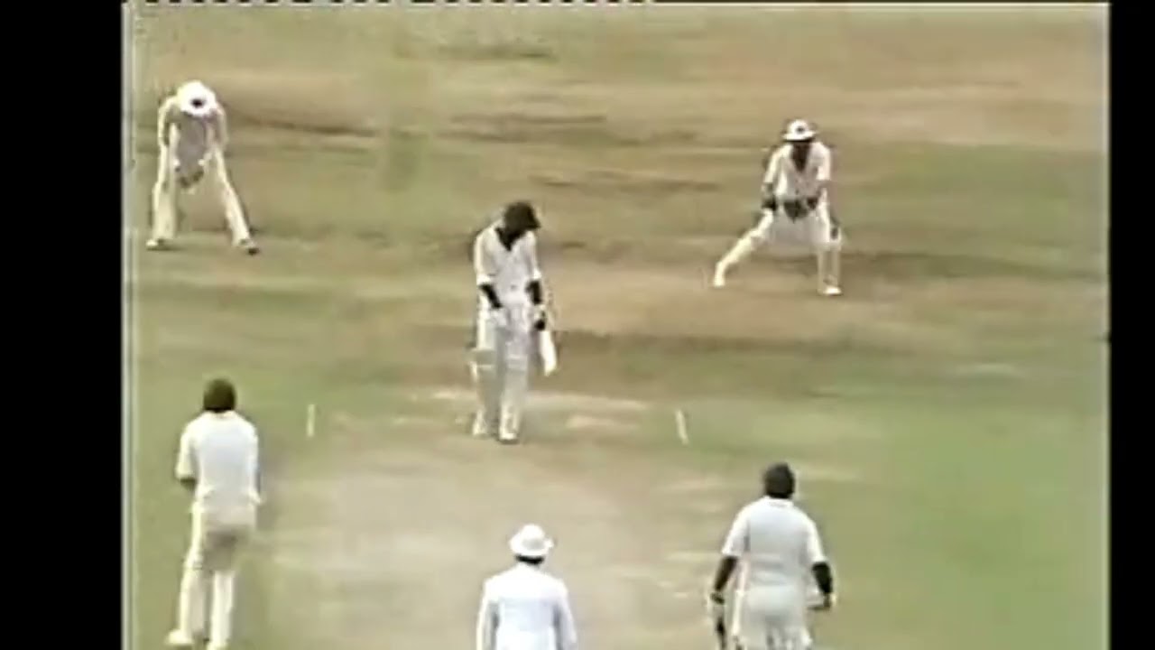 Susil Fernando Duck off 12 Balls Bowled by Rodney Hogg vs Aus Ist Test Kandy April 1983