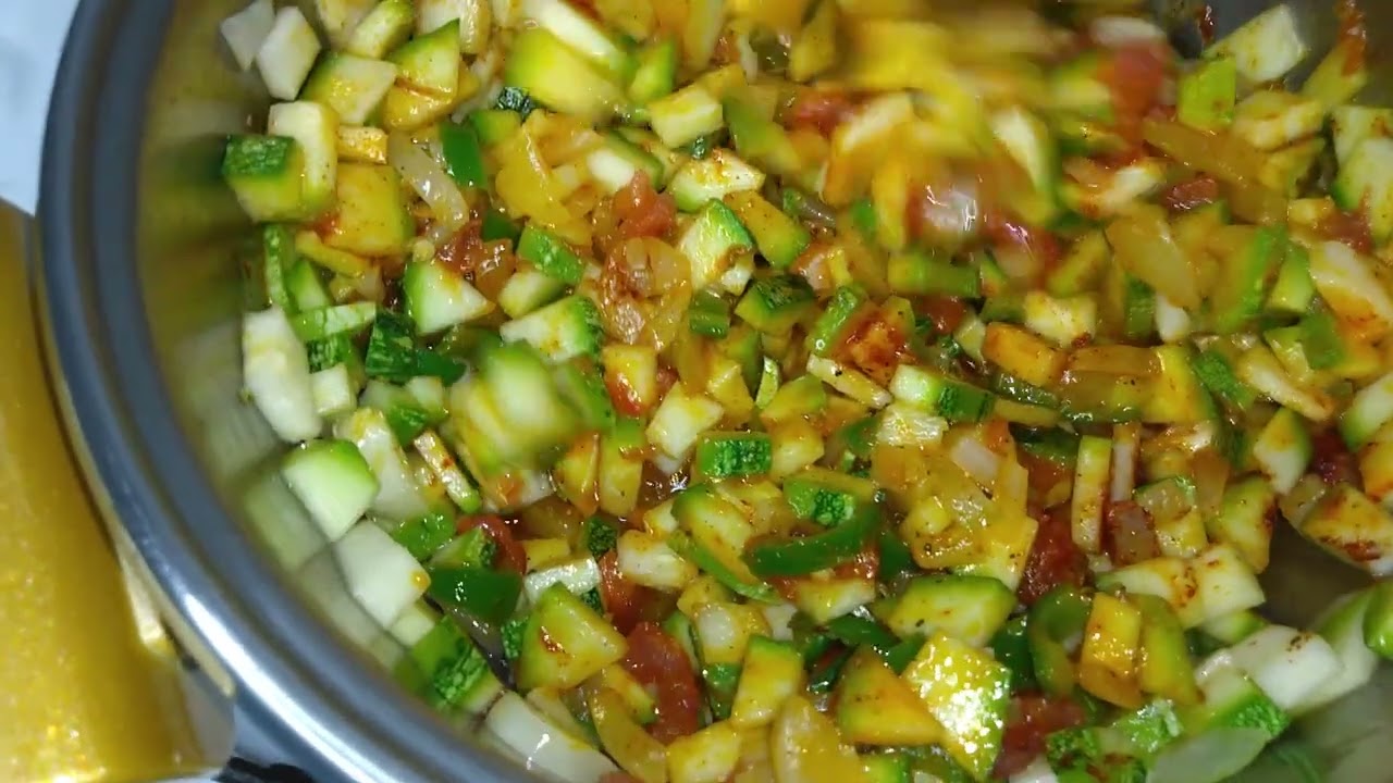 من اسهل و احلى الاكلات الصيفية الخفيفة ☺️شكشوكة قرع اخضر بنينة 😋 و الاهم غنية بالفيتامينات 👍