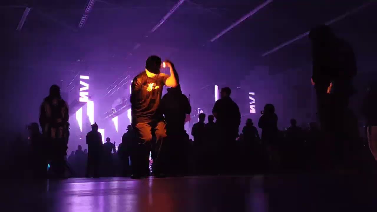 Dreamstate '22 Afterparty - Clutch freehand glowsticking