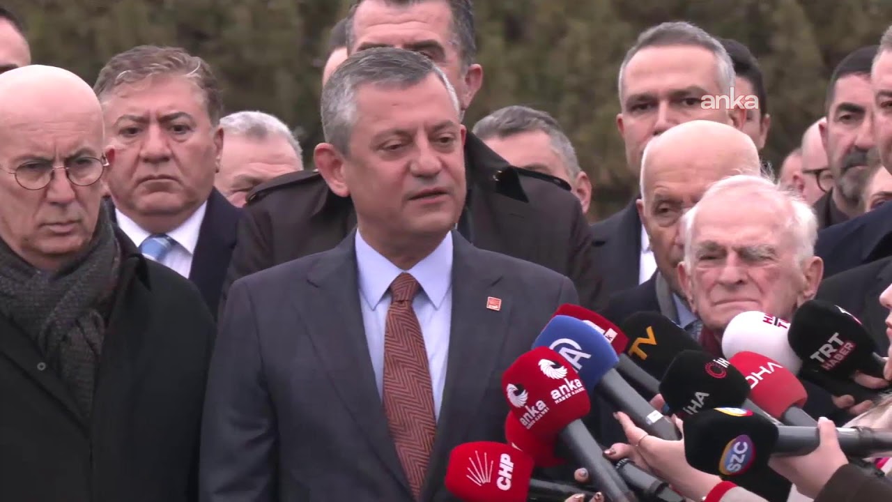 Özgür Özel, Deniz Baykal için Devlet Mezarlığı'nda düzenlenen anma törenine katıldı #Canlı