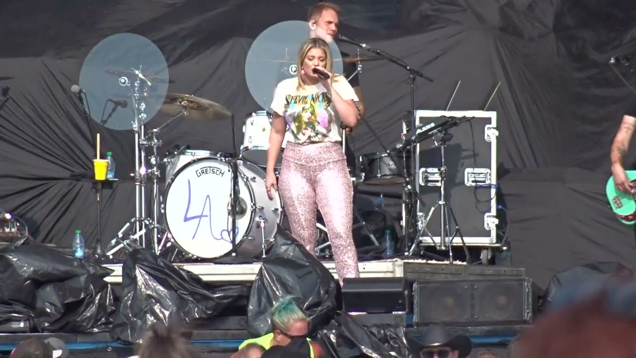 Lauren Alaina - You Ain't A Cowboy Live in Camrose, AB