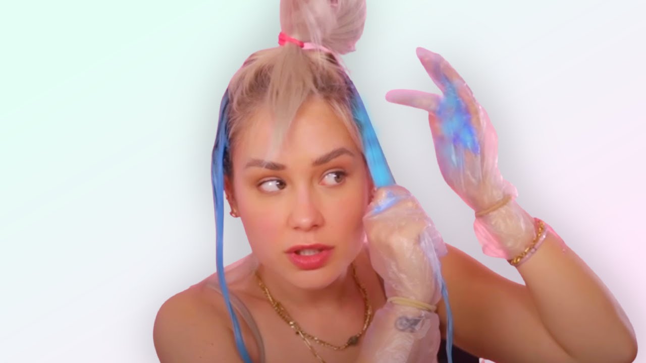 JE COLORE MES CHEVEUX EN BLEU TOUTE SEULE ( encore )
