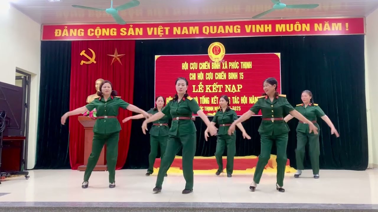 CLB DV PHƯỢNG HỒNG TỔ 15 TT ĐÔNG ANH HN . BÀI : CÂY ĐÀN GHI TA .