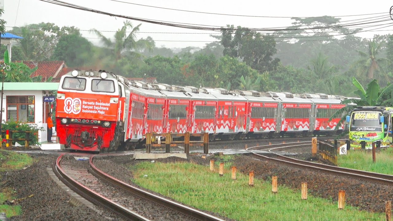 KERETA API PANJANG‼️ MENEMUKAN 27 KERETA API MELAJU NGEBUT DI PERLINTASAN SUMPIUH