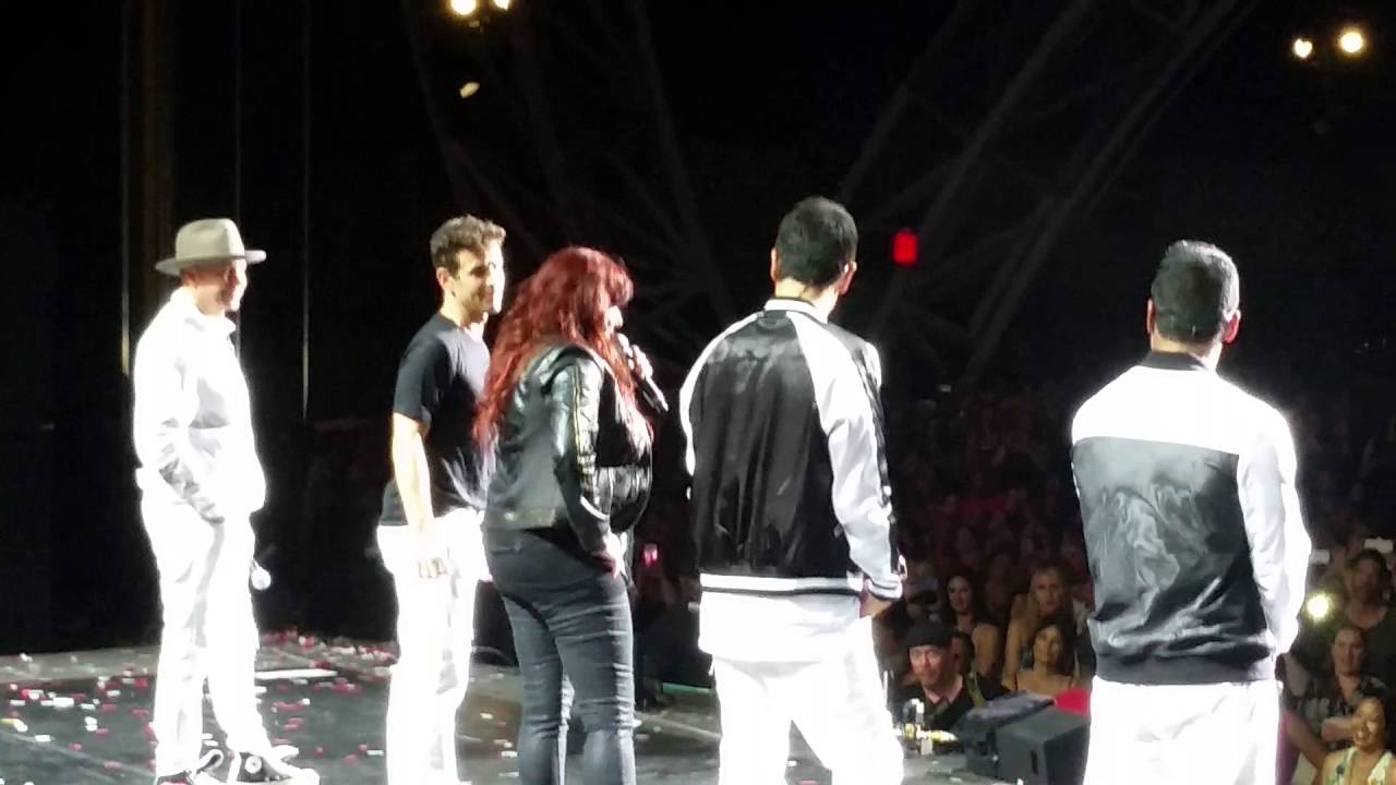 NKOTB gives heartfelt tribute to Tiffany 8/4/2016 NYC backstage footage