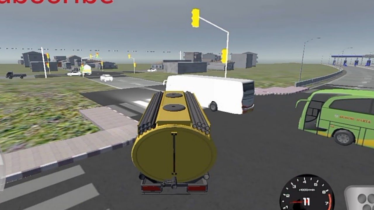 Truk simulator truk oil tanker meluncur kencang melewati jalan raya yang mulus