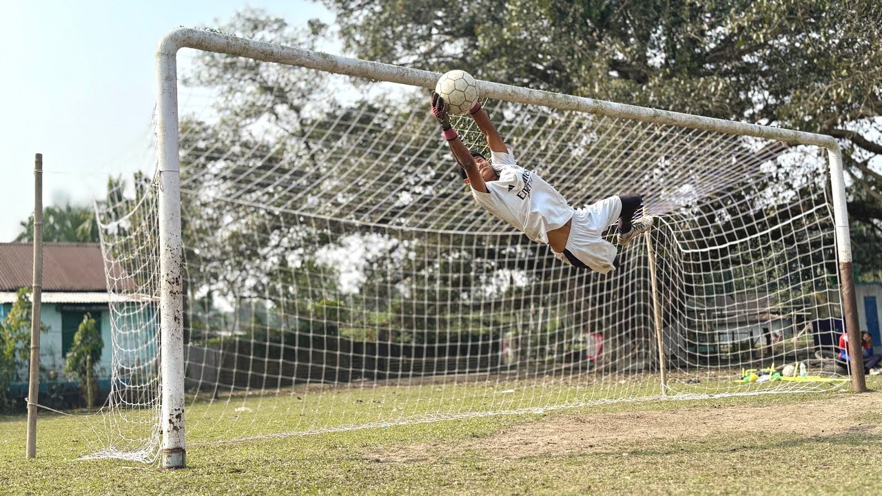 Pro Goalkeeper Training | I’m Bringing In A New Goalkeeper For Training. #goalkeeper #football 