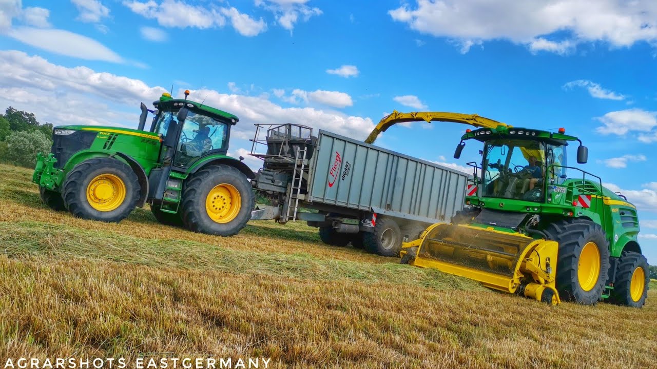 Silage h&auml;ckseln 2020 mit John Deere 8500i und DDR Silo