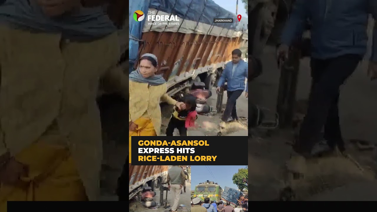 Gonda-Asansol express hits lorry at Jharkhand level-crossing | #shorts