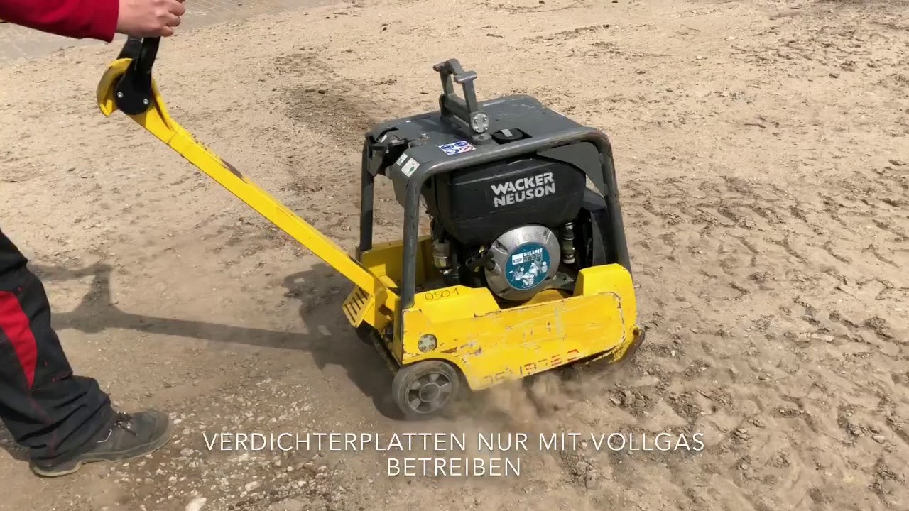 Die Bedienung der Verdichterplatte Wacker 3750H mit Elektrostart