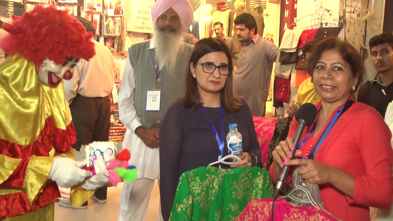 Canadian Enjoying Shopping Anarkali Bazar lahore & their Views