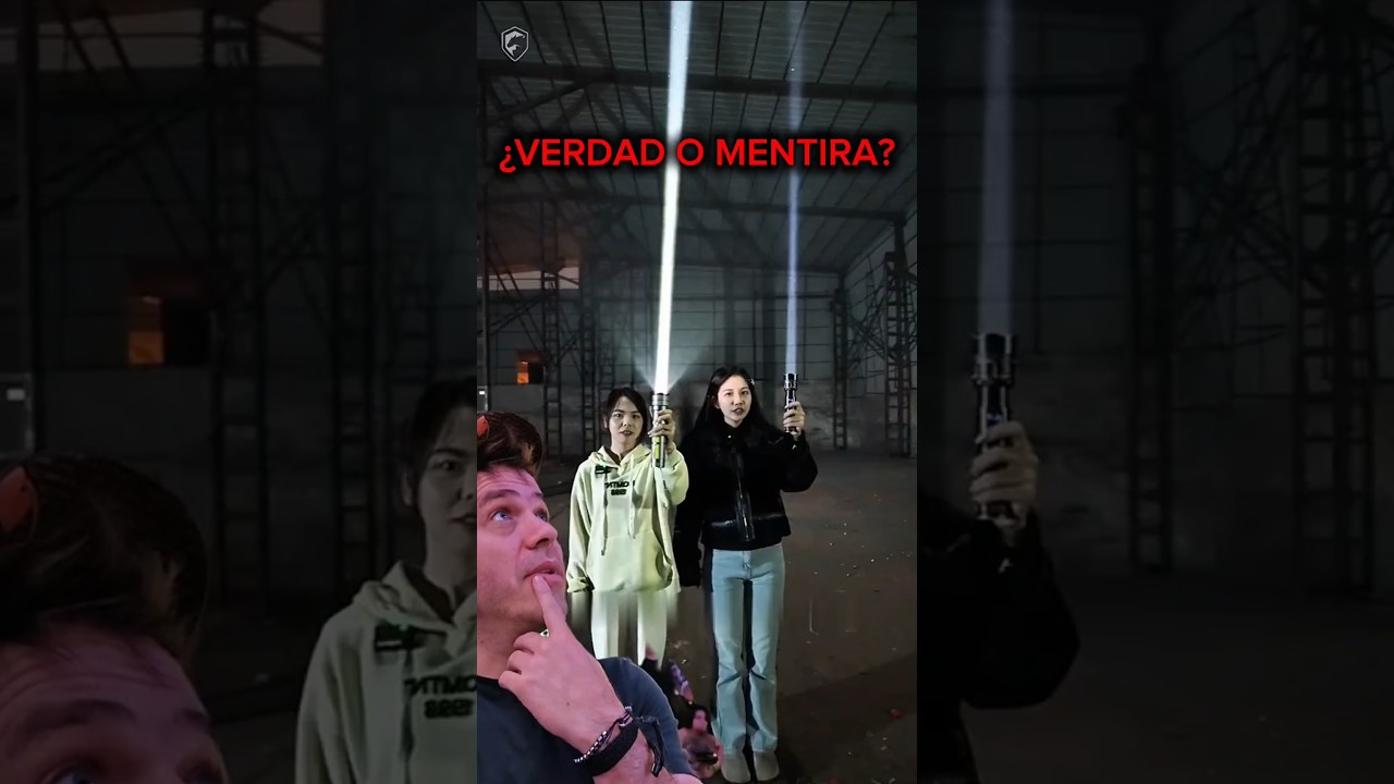 puse a tu b el sable laser de #starwars la linterna supuestamente m&aacute;s potente del mundo