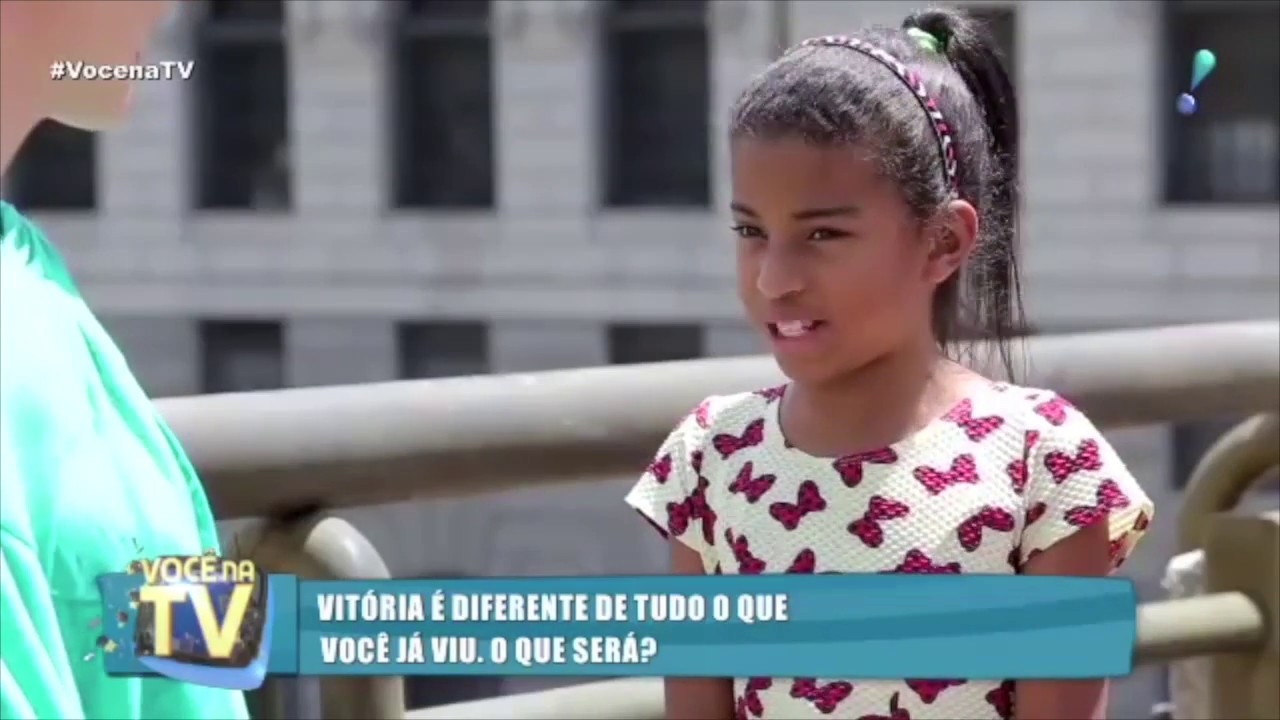 Criança leva a palavra de Deus pelas ruas de SP