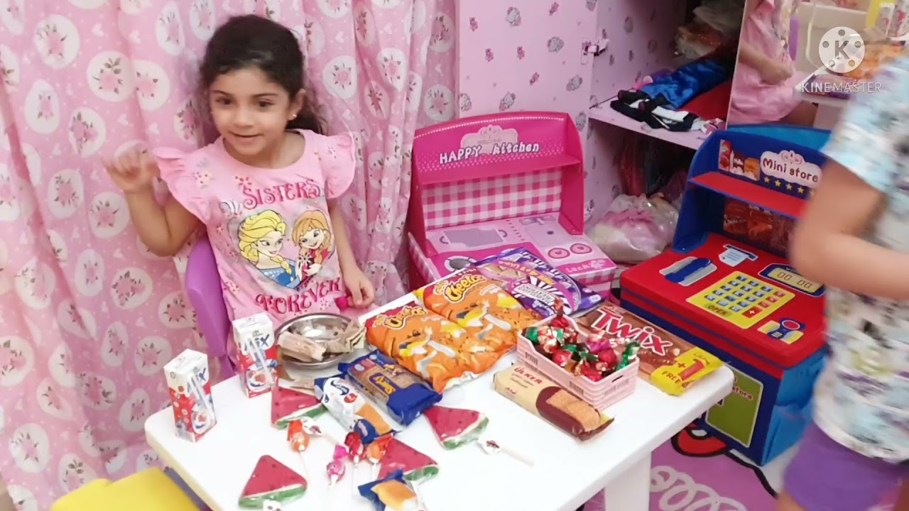 بائعة الحلويات تعطف على فقير😔الدنيا لسة بخير👍