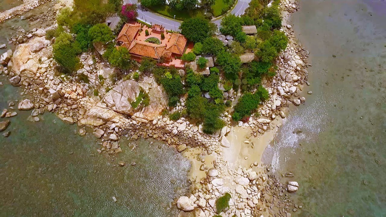Сад Хон Чонг в Нячанг, Вьетнам с воздуха. Nui Hon Chong, Nha Trang, Vietnam flying camera.