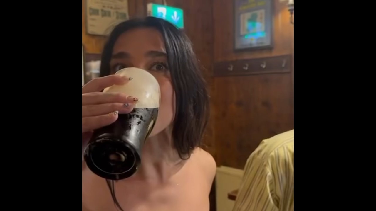 Dua Lipa Splits TheG #guiness    Radical Optimism Tour #dualipaofficial #dualipalive #trending