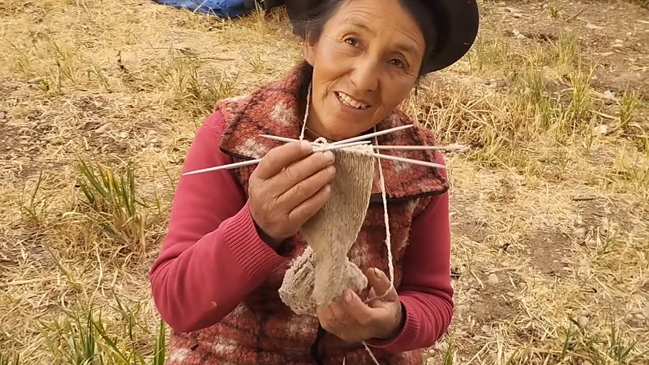 tejiendo la disminución de la parte final de estas bonitas medias o calcetines paso a paso