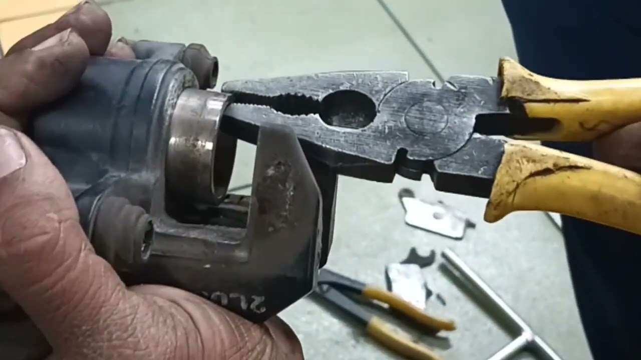 Suzuki Access 125 front disc brake damage and repair in akp