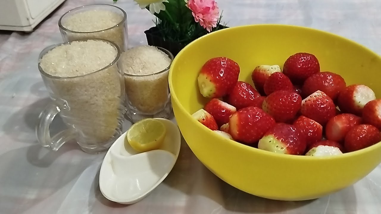 موسم الفراولة الايام دي فكان لازم نستغله ونعمل احلي مربة فراولة