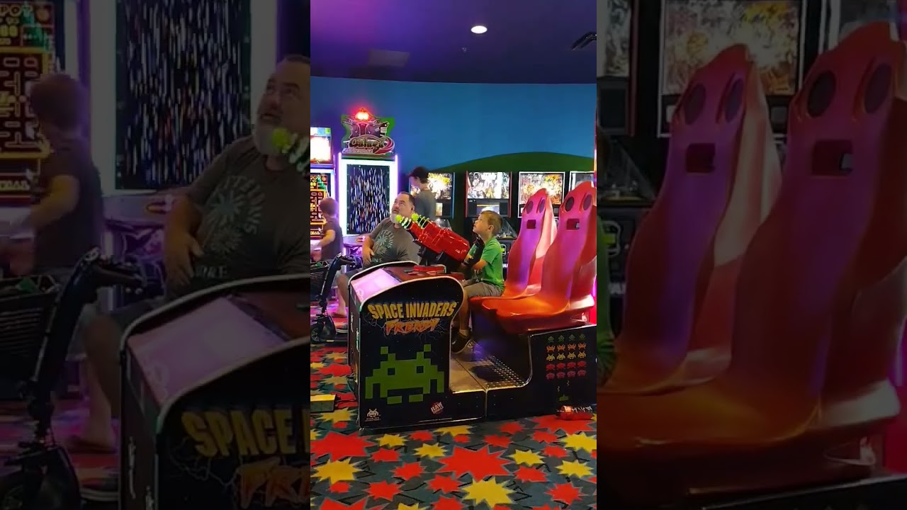 Giant Arcade Games At Walt Disney World Pop Century Orlando FLORIDA 