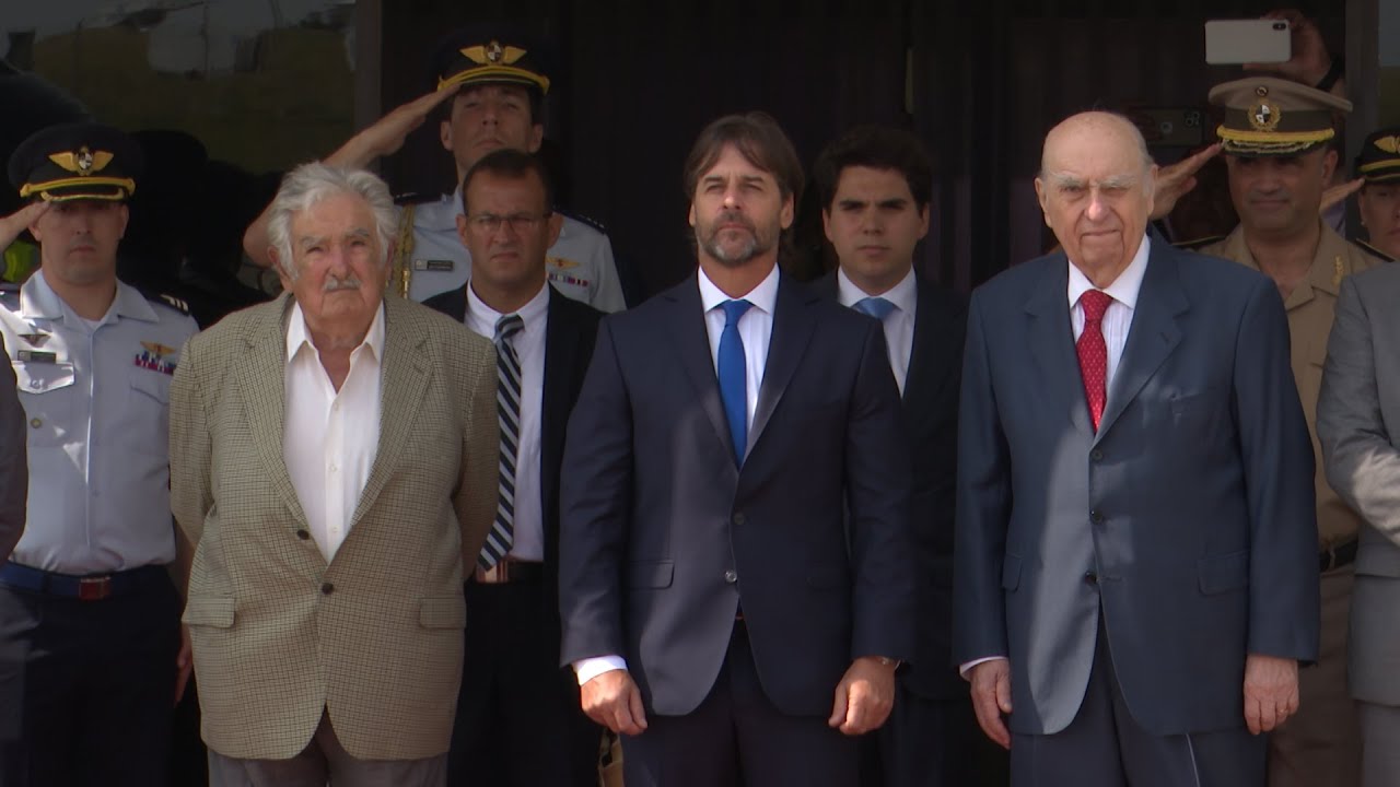 Presidente Lacalle Pou en aeropuerto internacional de Carrasco