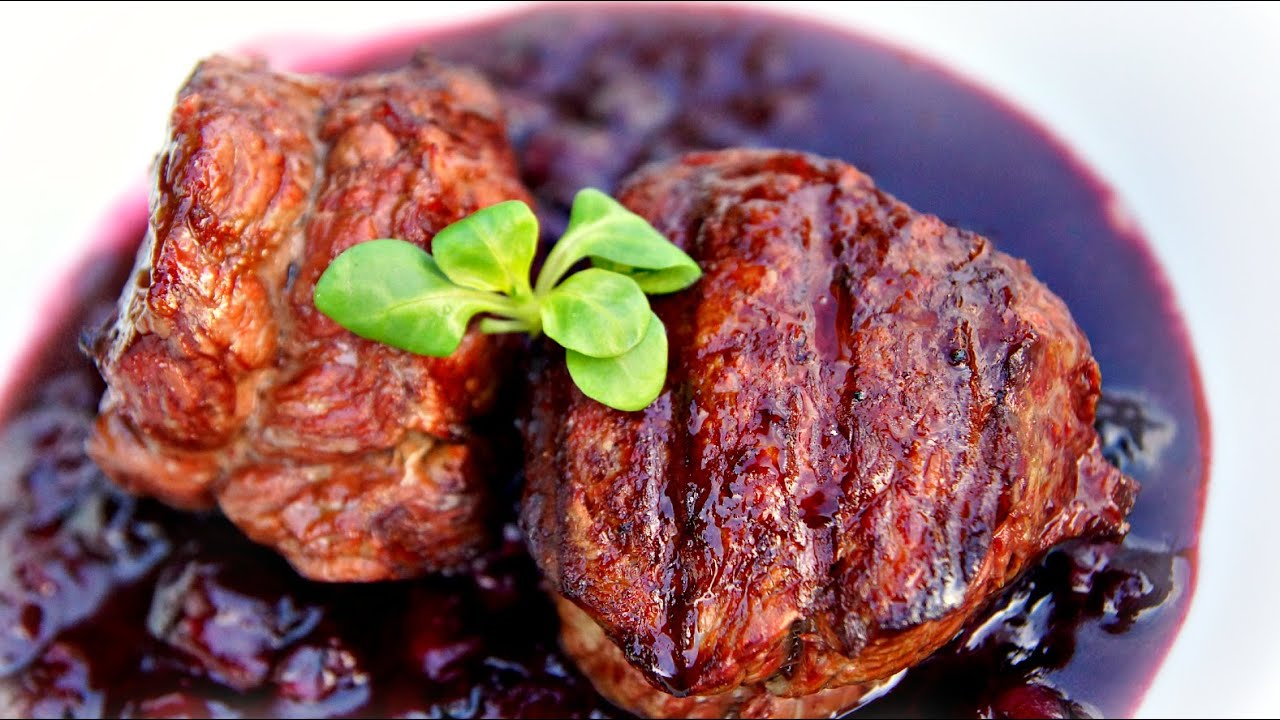 Filet mignon & blueberry sauce - Grilled on the weber kettle