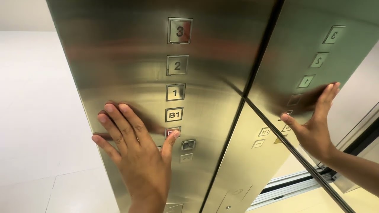 Custom 2010 Fujitec elevator at Scotts Square