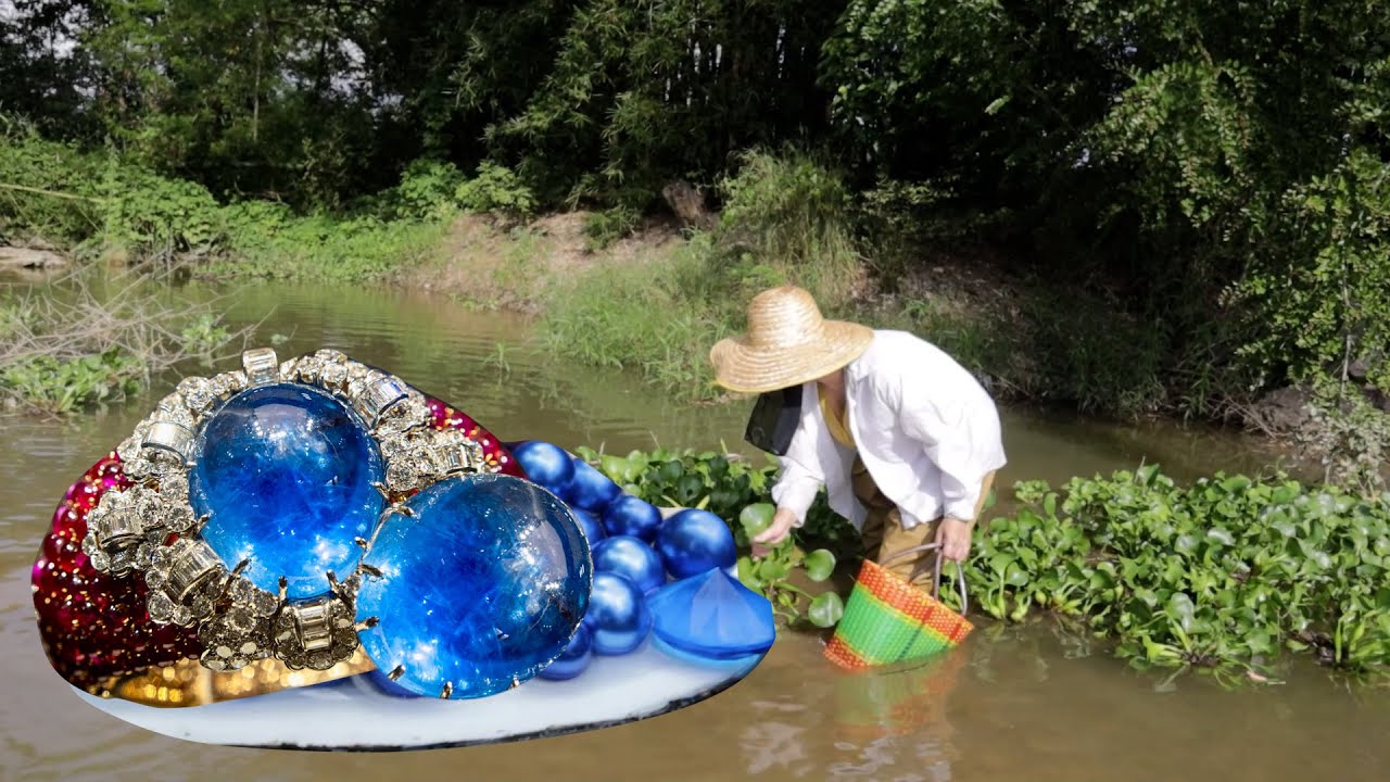 High risk capture operation: mutated river clams hide under floating grass to produce pearls
