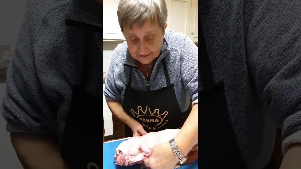La Farcitura e Legatura del cosciotto di Tacchino.
