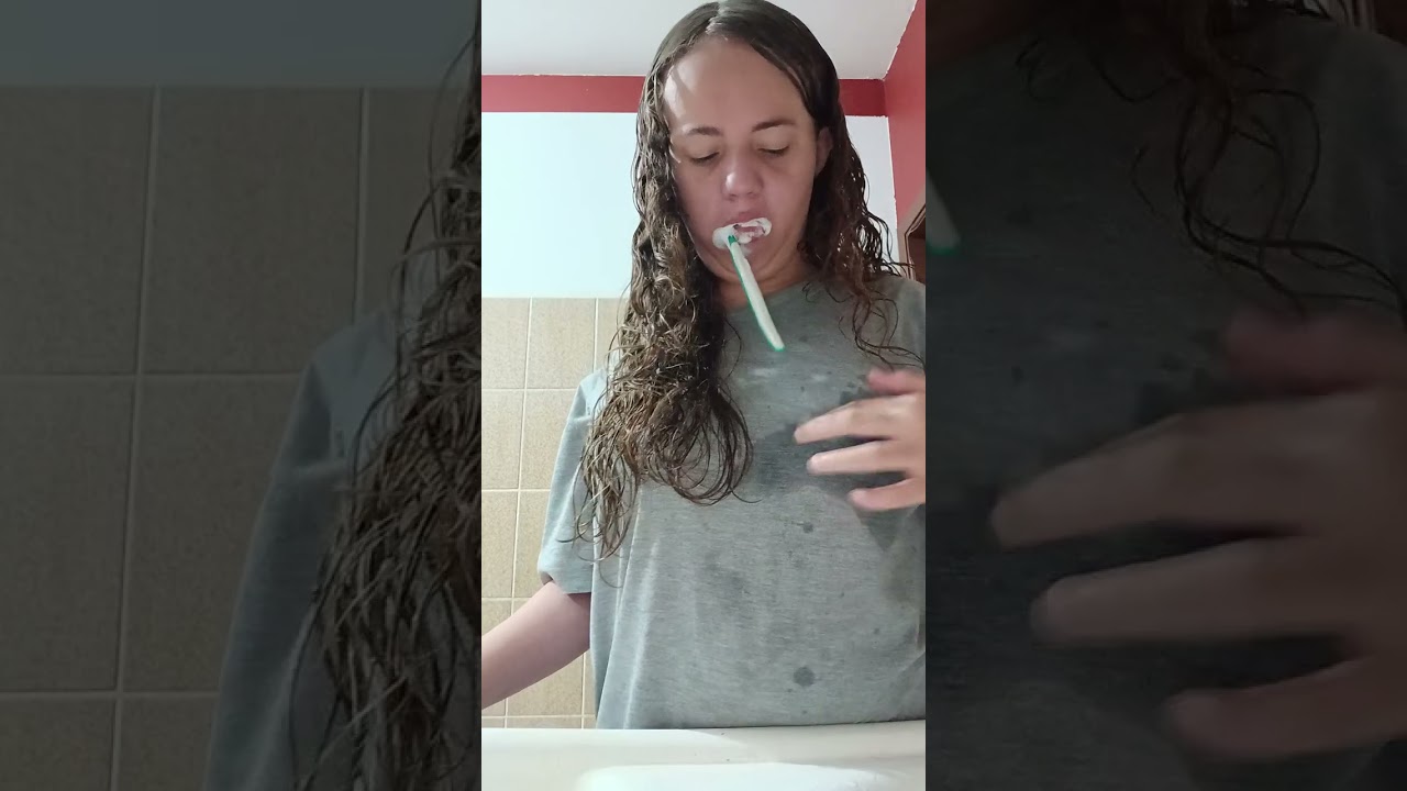 Me arrumando pra ir pra escola hoje de manhã 5h19