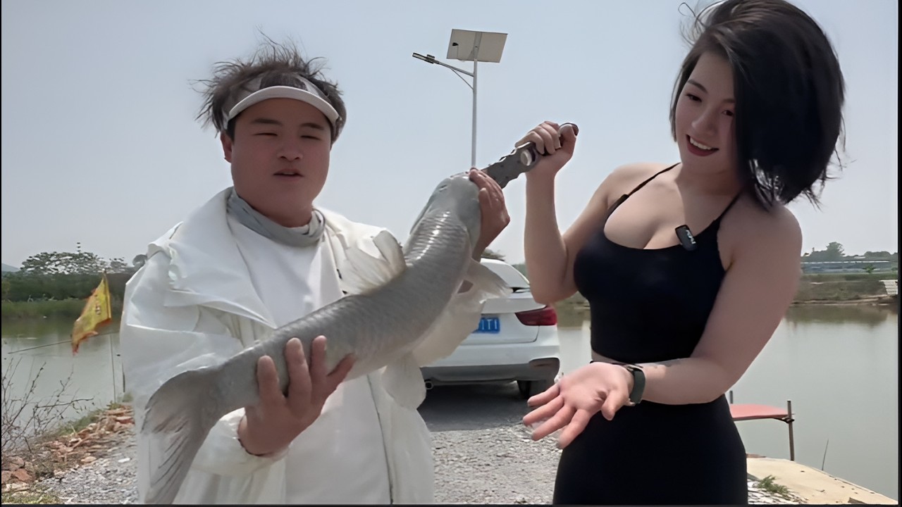 美女老板娘体验钓大鱼直接上头！颜值高身材好，这里真的太快乐了… #2026dou来钓鱼