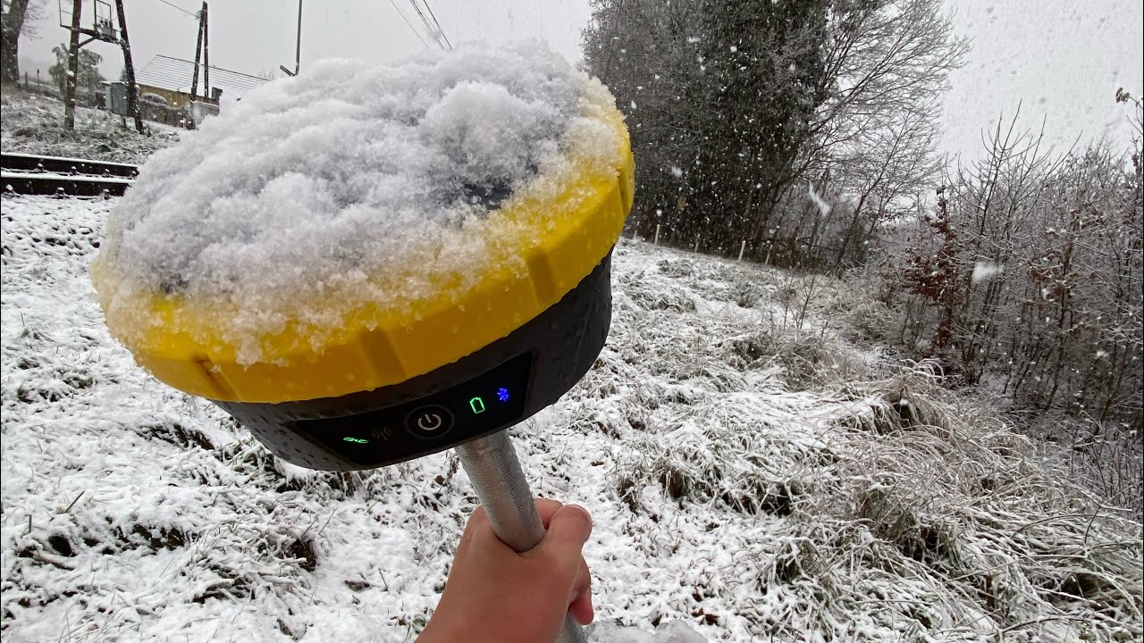Геодезические измерения комплектом GNSS GeoMax в дождливую и снежную погоду.