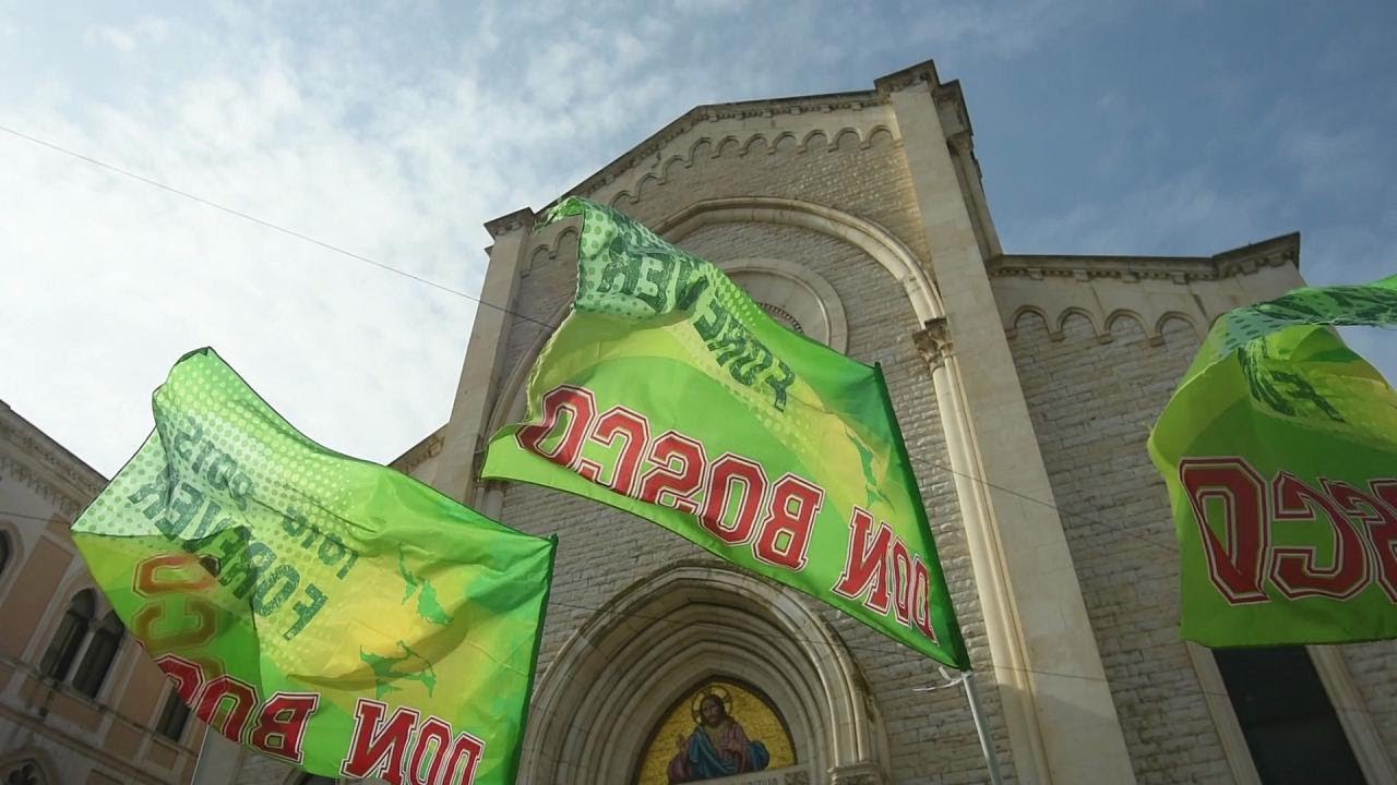 Bari, giornalista aggredita dalla moglie del boss: la città reagisce e scende in piazza