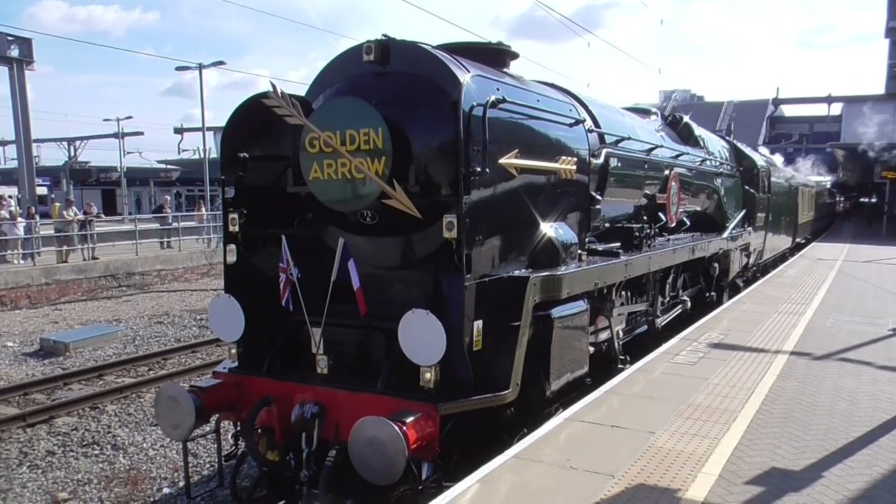SR No 35028 Clan Line on The Cotswold Venturer Departure Reading for Worcester Shrub Hill