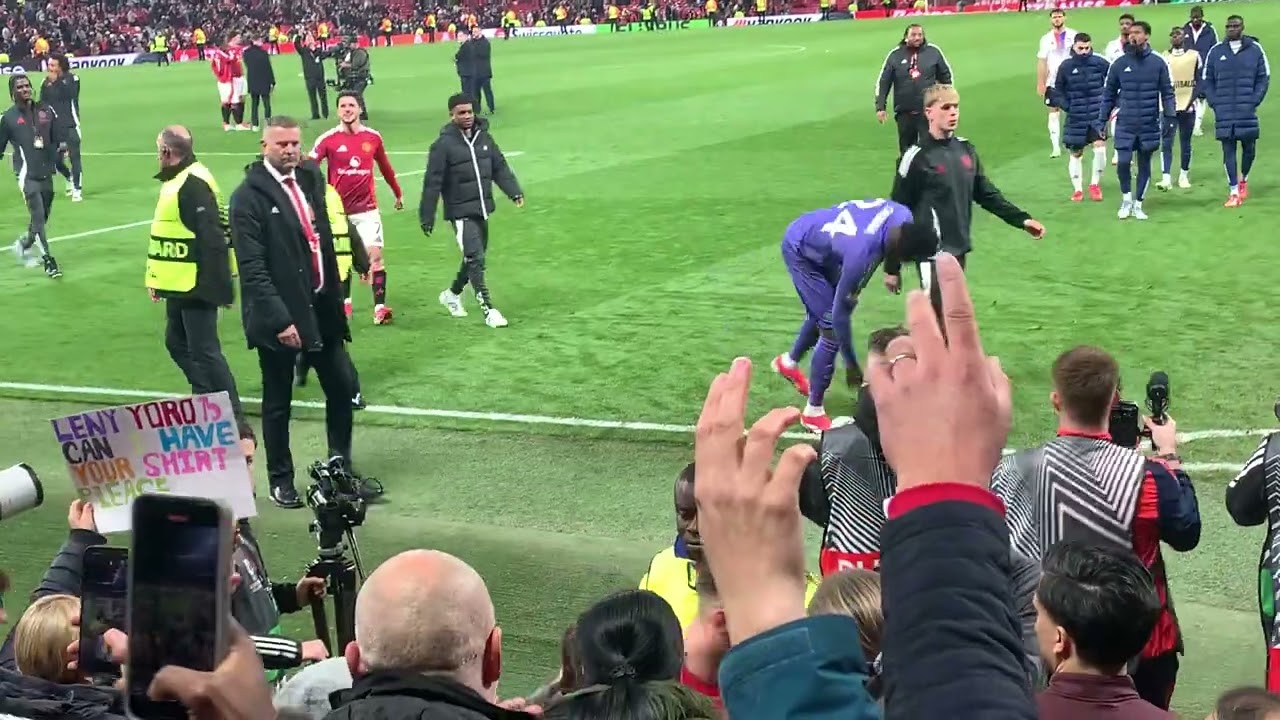 Man Utd players leave the pitch after SENSATIONAL finish against Lyon