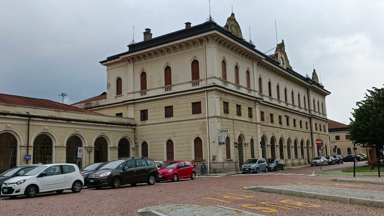 il degrado della stazione di Luino. 1