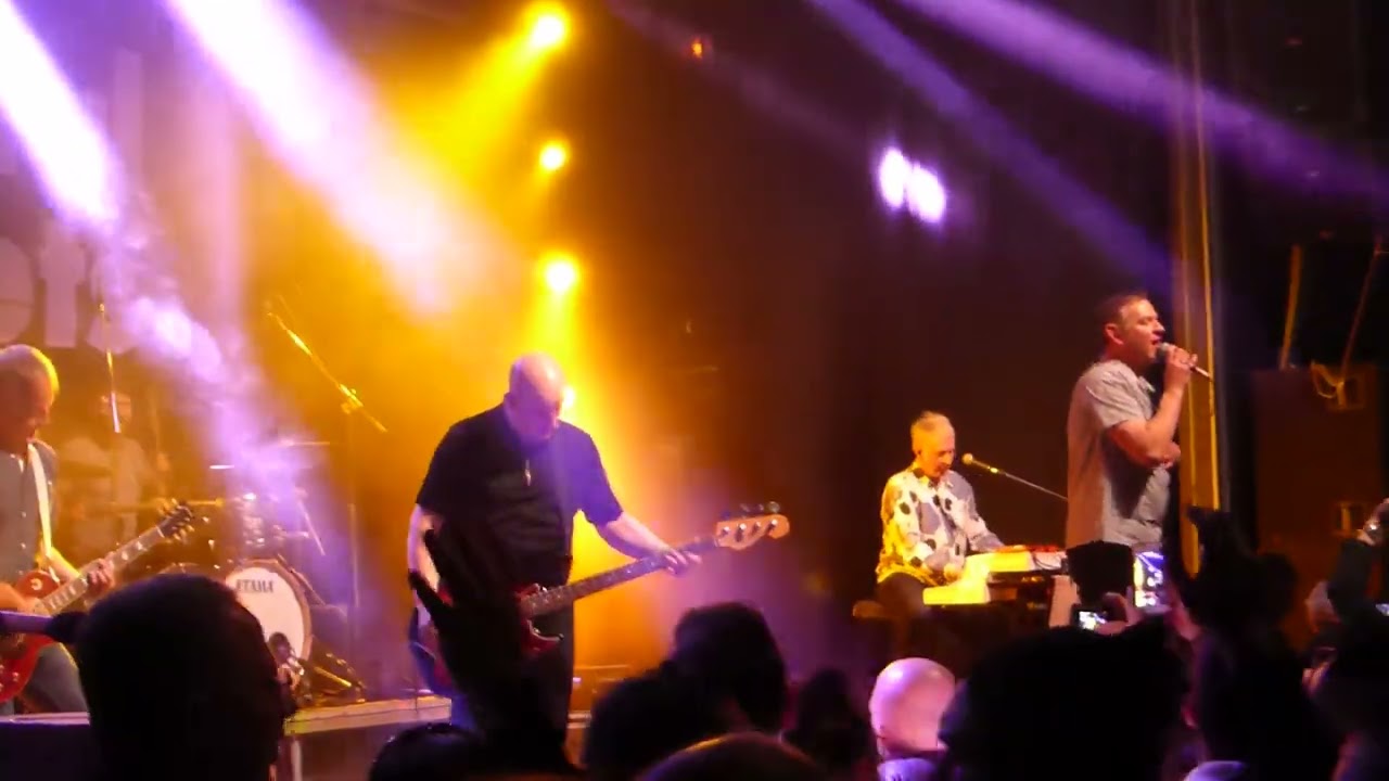 Inspiral Carpets - Saturn 5 (live in Athens)