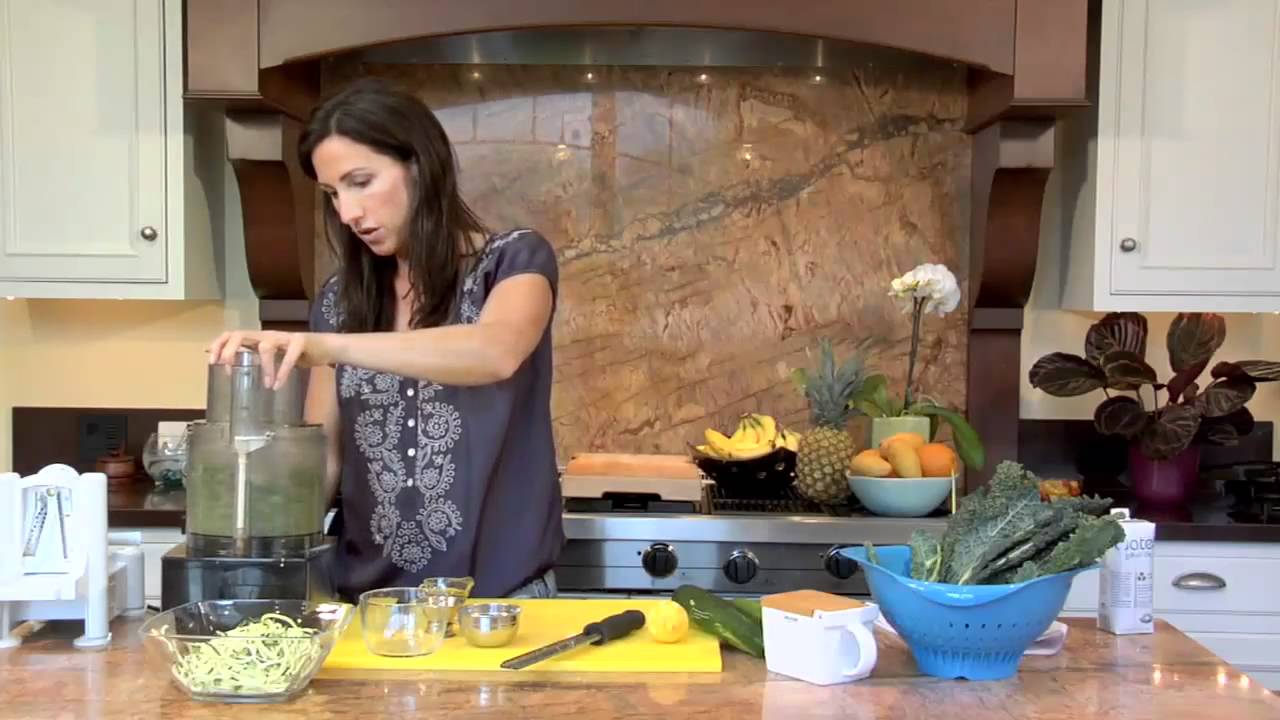 How to Make a Raw Zucchini Pasta!