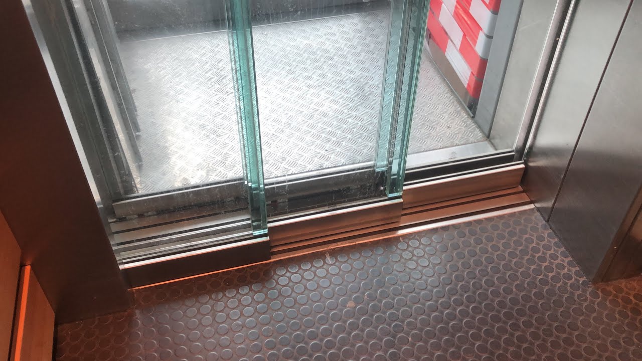 Fahrstuhl Lutz im Geschäft Hamburg Neustadt