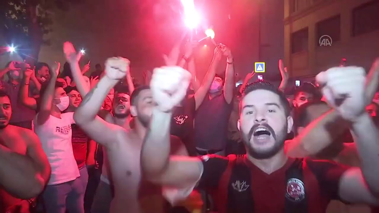 Fatih Karagümrük'te 36 yıl sonra Süper Lig'e yükselmenin sevinci sürüyor!